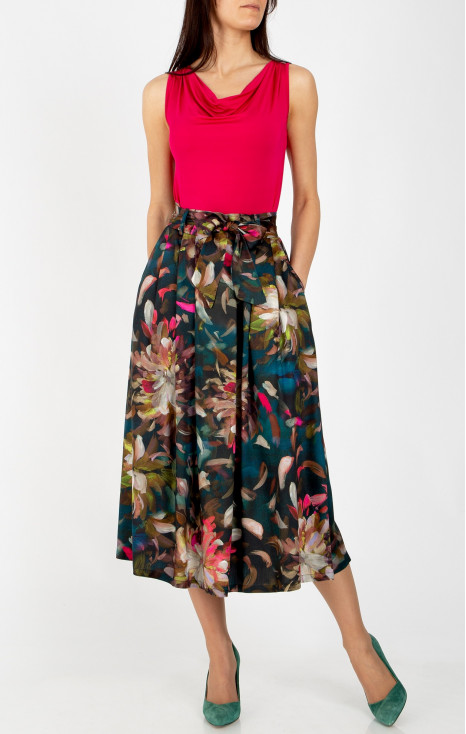 Midi skirt in luxurious viscose in &ldquo;Ocean Depth&rdquo; green with a painterly floral print