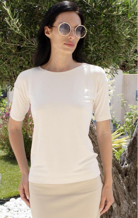 Sporty-elegant blouse with a loose silhouette in Soft Cream Color
