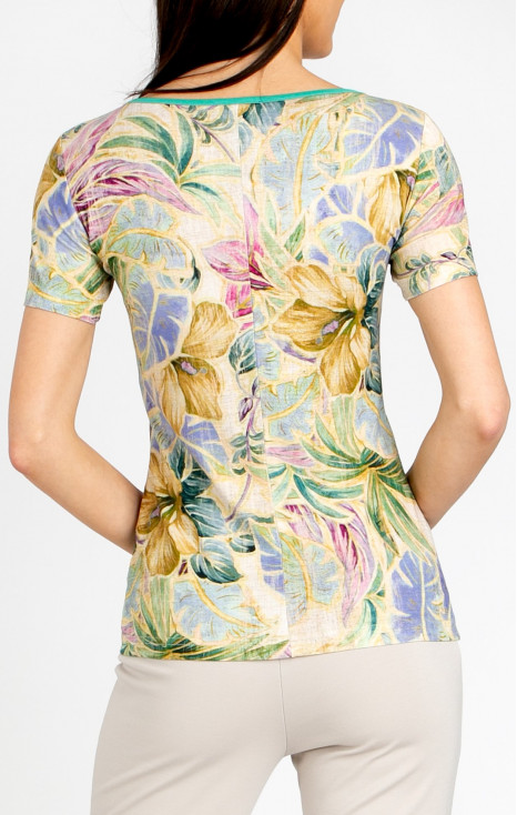 Fitted blouse in sandy beige with delicate floral motifs