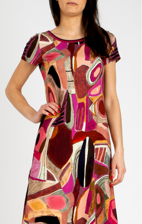 Comfortable knit dress in an abstract print in Brick and Fuchsia