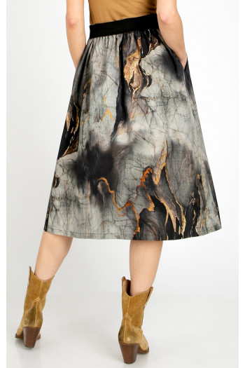 Elegant midi skirt with a floral print in ecru on a black base [1]