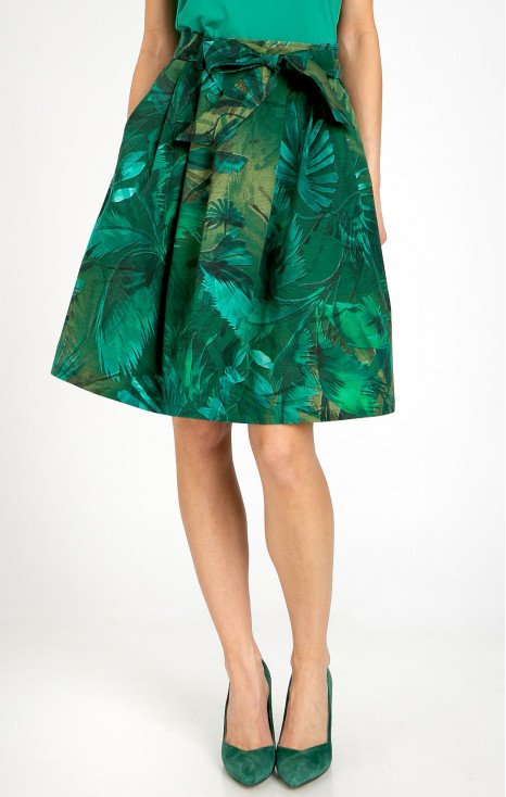 Flared cotton skirt with a tropical print in shades of green