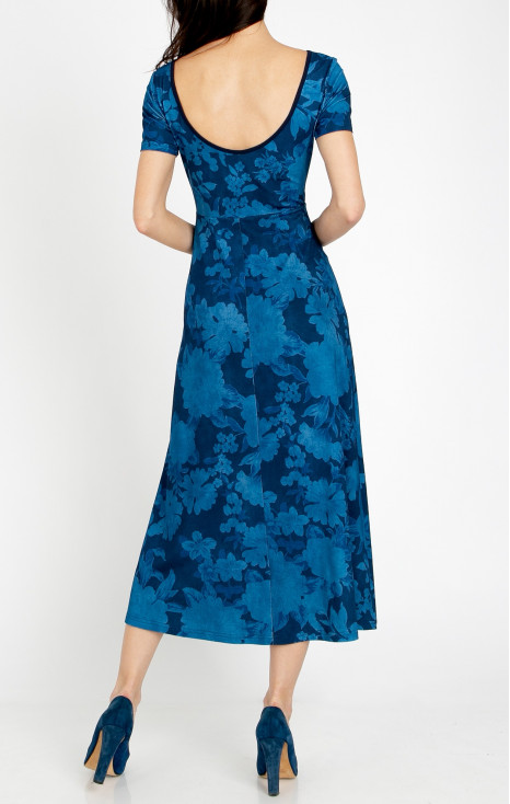 Elegant midi knit dress with a floral print featuring a denim effect