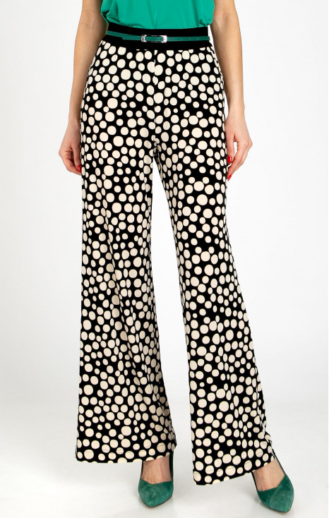 Trousers made of knit jersey fabric with a striking large polka dot print