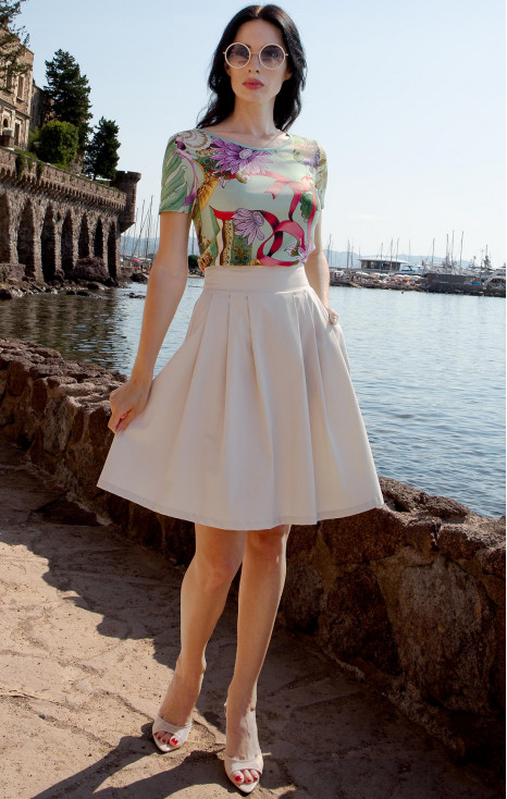 Cotton skirt in Cloud Cream Color with a high waist