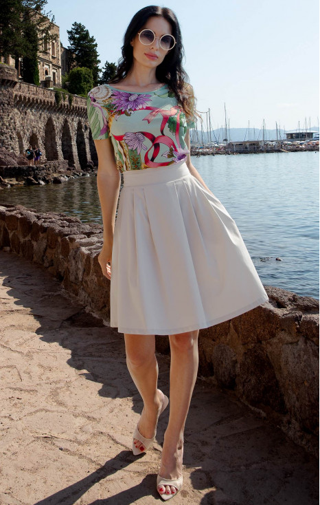 Cotton skirt in Cloud Cream Color with a high waist