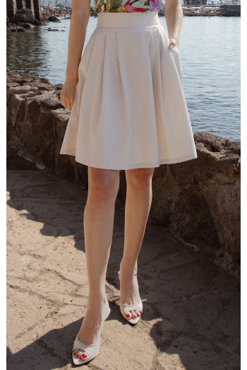 Cotton skirt in Cloud Cream Color with a high waist