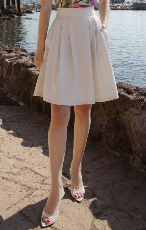 Cotton skirt in Cloud Cream Color with a high waist