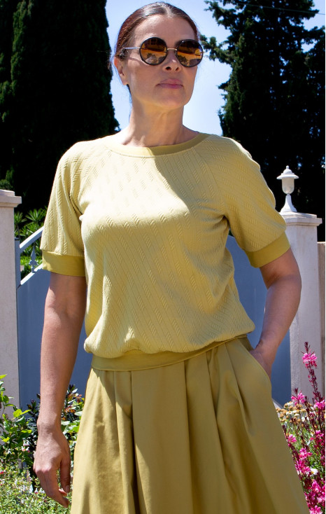Loose-fit blouse made of cotton with a fine textured finish in Dried Moss
