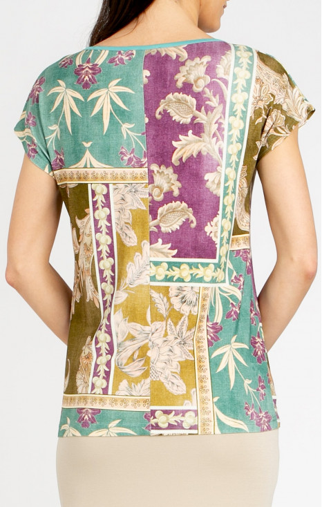 Elegant blouse with an artistic patchwork print [1]