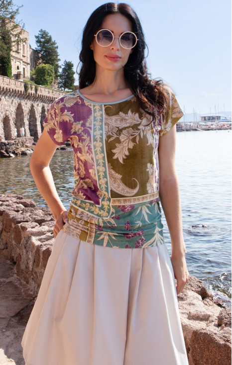 Elegant blouse with an artistic patchwork print